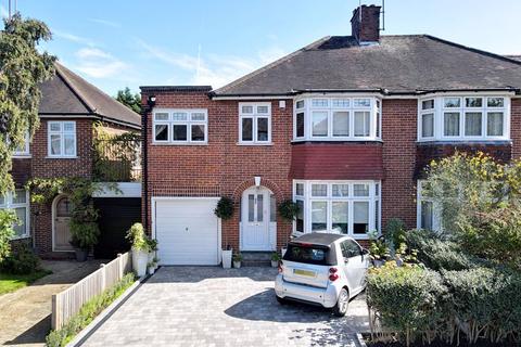 4 bedroom semi-detached house to rent, Forest Approach, Woodford Green IG8