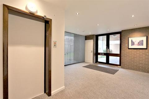 15, Spanbrook High Road, Chigwell, IG7 6AR