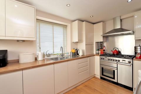 15, Spanbrook High Road, Chigwell, IG7 6AR