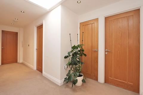 15, Spanbrook High Road, Chigwell, IG7 6AR