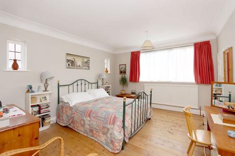 17 Tycehurst Hill, Loughton, IG10 1BX