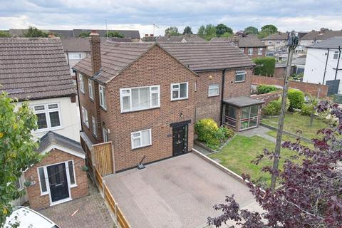 3 bedroom semi-detached house for sale, Clyde Crescent, Upminster RM14