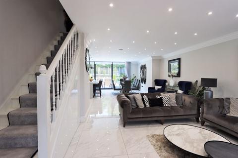 4 bedroom detached house for sale, Dickens Rise, Chigwell IG7