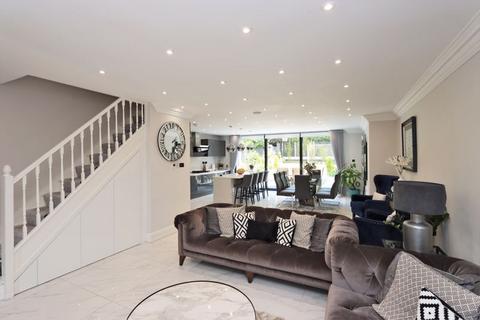 4 bedroom detached house for sale, Dickens Rise, Chigwell IG7