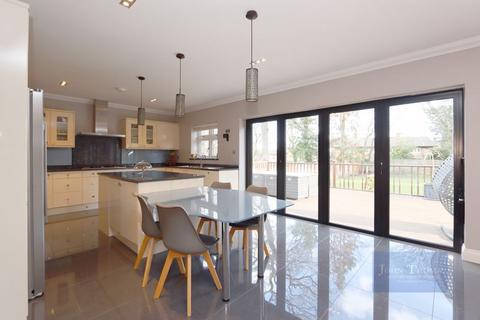 72 Bracken Drive, Chigwell, IG7 5RD