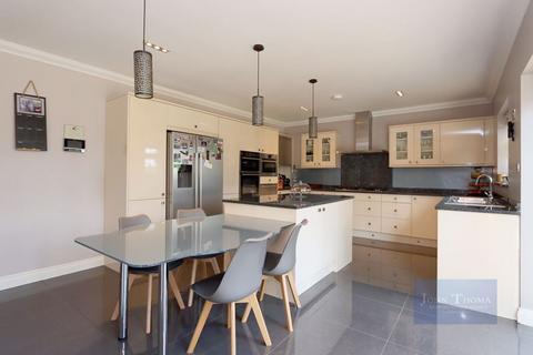 72 Bracken Drive, Chigwell, IG7 5RD