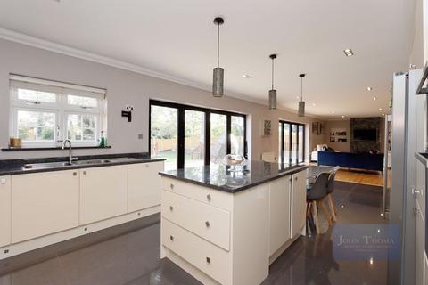 72 Bracken Drive, Chigwell, IG7 5RD