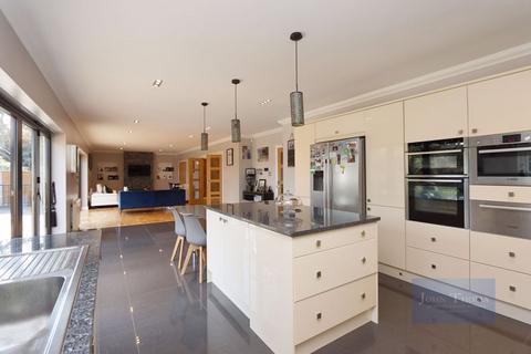 72 Bracken Drive, Chigwell, IG7 5RD