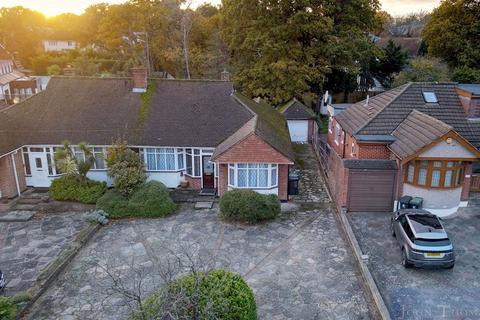 27 Bracken Drive, Chigwell, IG7 5RG