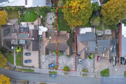 27 Bracken Drive, Chigwell, IG7 5RG