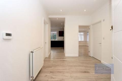 27 Bracken Drive, Chigwell, IG7 5RG