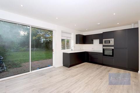 27 Bracken Drive, Chigwell, IG7 5RG
