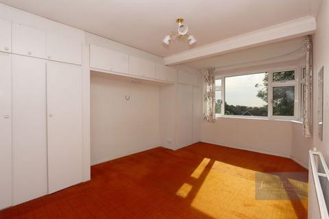 247 Manor Road, Chigwell, IG7 6HL