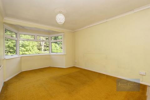 247 Manor Road, Chigwell, IG7 6HL