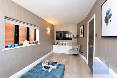 20 Chigwell Rise, Chigwell, IG7 6AB