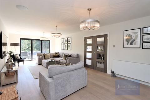 20 Chigwell Rise, Chigwell, IG7 6AB