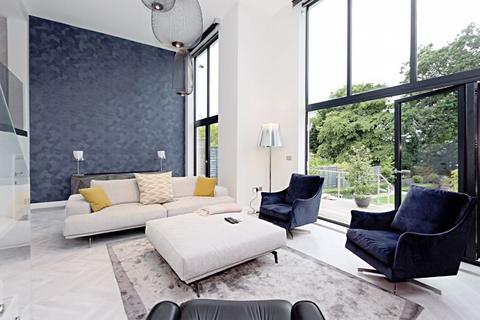 39 Tycehurst Hill, Loughton, IG10 1BZ