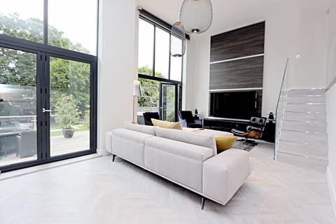 39 Tycehurst Hill, Loughton, IG10 1BZ