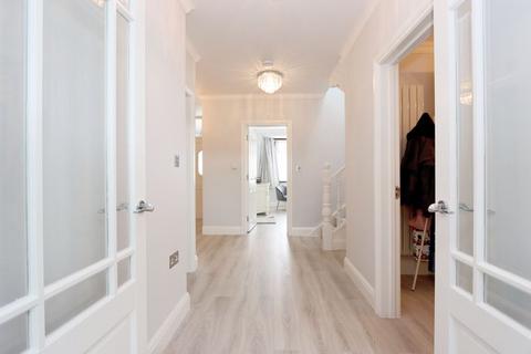 24 Bracken Drive, Chigwell, IG7 5RF