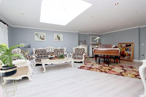 24 Bracken Drive, Chigwell, IG7 5RF
