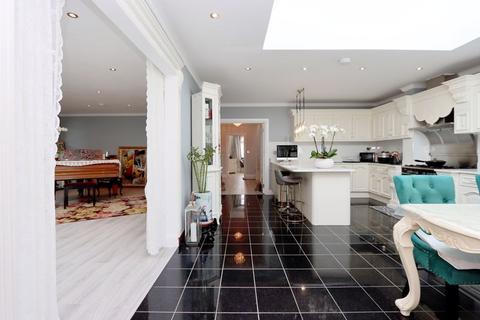 24 Bracken Drive, Chigwell, IG7 5RF