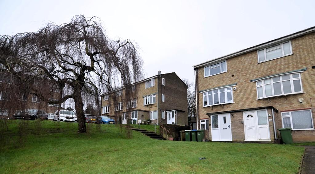 Tyron Way, Sidcup DA14 2 bed ground floor £1,500 pcm (£346 pw)