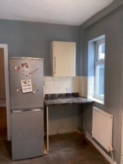 2 bedroom terraced house to rent, Grange Street, Salford