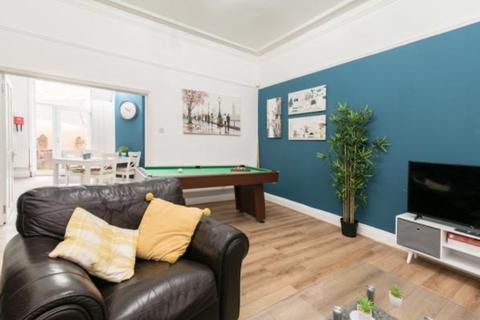 5 bedroom flat to rent, Noel Street, Forest Fields