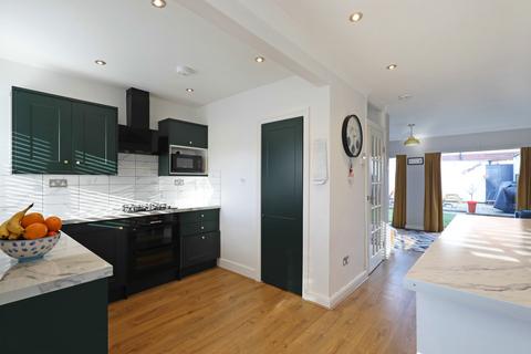192 Buckingham Road, Hampton, TW12 3JX