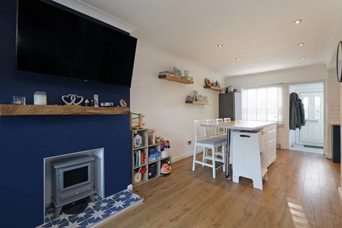 192 Buckingham Road, Hampton, TW12 3JX