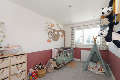 192 Buckingham Road, Hampton, TW12 3JX