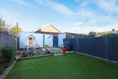 192 Buckingham Road, Hampton, TW12 3JX