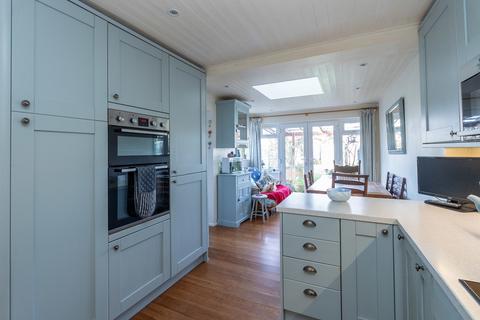 25 Oakdene Close, Brockham, Betchworth, RH3 7JZ