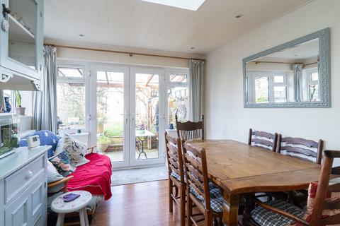 25 Oakdene Close, Brockham, Betchworth, RH3 7JZ