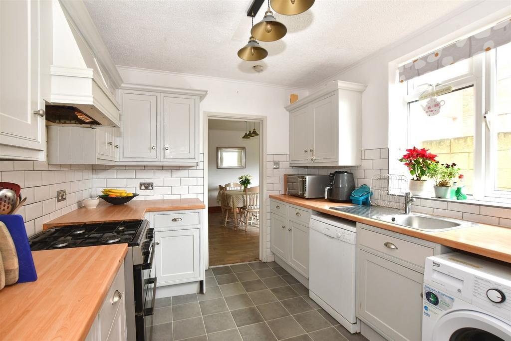 Albany Road, Newport, Isle of Wight 3 bed terraced house for sale £