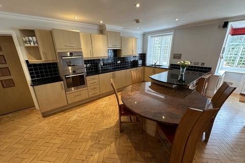 3 bedroom ground floor flat for sale - Park Trees House, Sutton Coldfield B74