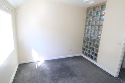 1 bedroom maisonette to rent, The Mews, Colchester Road