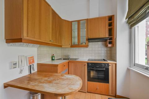 Studio to rent, Cartwright Gardens, Bloomsbury, London, WC1H