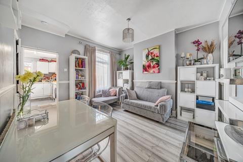 121 Silvermere Road, London, SE6 4QU