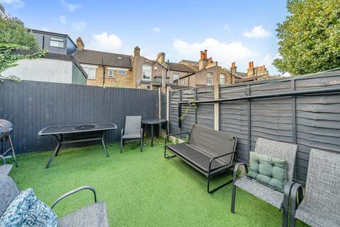 121 Silvermere Road, London, SE6 4QU