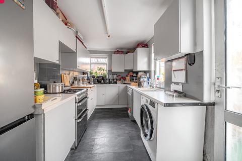 121 Silvermere Road, London, SE6 4QU