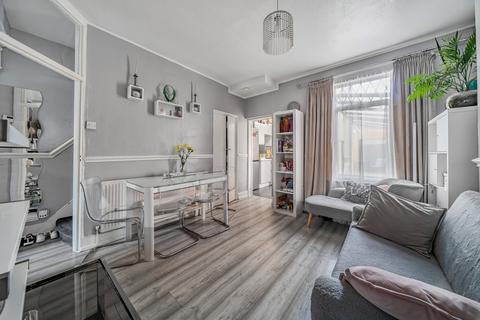 121 Silvermere Road, London, SE6 4QU