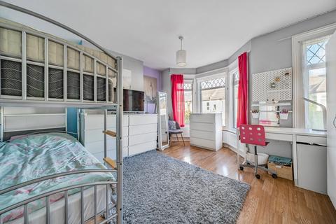 121 Silvermere Road, London, SE6 4QU