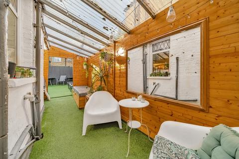 121 Silvermere Road, London, SE6 4QU