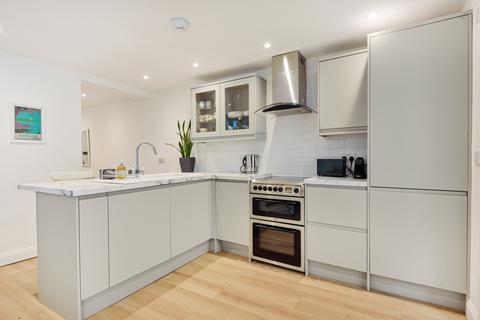 1 bedroom apartment for sale, Limes Grove, London