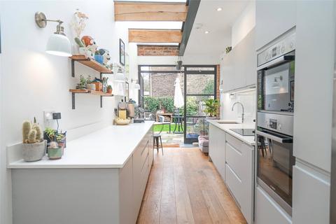 56a Stapleton Hall Road, London, N4 3QG
