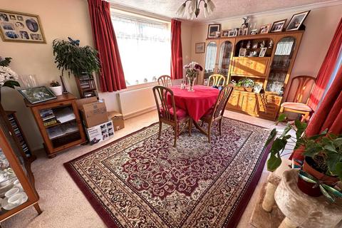 32 Lambert Crescent, Blackwater, Camberley, GU17 0PW