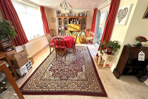 32 Lambert Crescent, Blackwater, Camberley, GU17 0PW