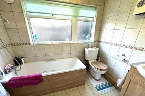 32 Lambert Crescent, Blackwater, Camberley, GU17 0PW