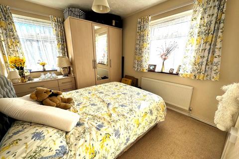 32 Lambert Crescent, Blackwater, Camberley, GU17 0PW